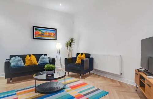 Hoylake Apartment | Pass the Keys | Golfers Haven 2 BD Flat on Hoylake Beach Parking