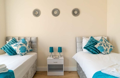 Ealing Apartment | Pass the Keys | Hidden Gem in Queen of the Suburbs