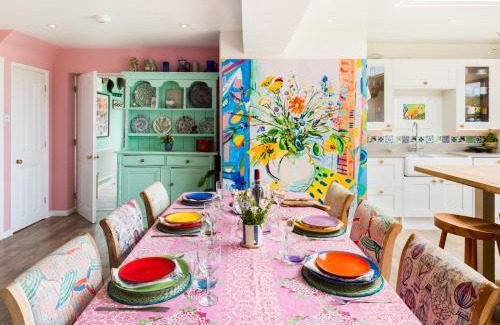 Cold Aston House | Pass the Keys Idyllic family home Stunning views Garden