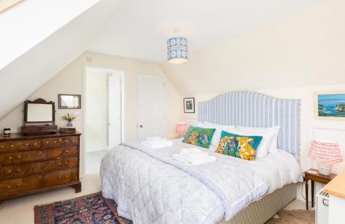 Cold Aston House | Pass the Keys Idyllic family home Stunning views Garden