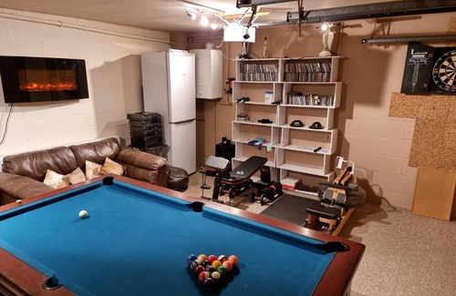 Shrewsbury House | Pass the Keys Luxury 5 bedroom Riverside home in town centre