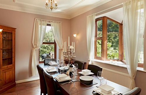 Shrewsbury House | Pass the Keys Luxury 5 bedroom Riverside home in town centre