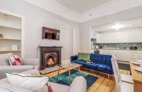 Leith Apartment | Pass The Keys | Main Door 3 Bed Apartment with Free Parking