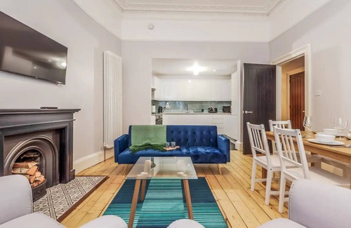 Leith Apartment | Pass The Keys | Main Door 3 Bed Apartment with Free Parking