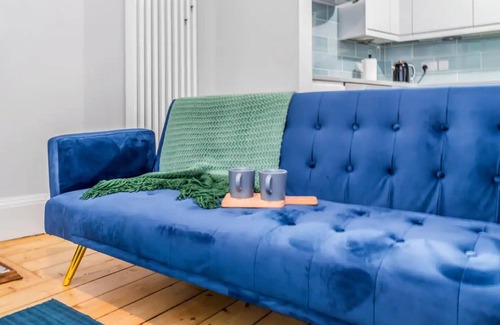 Leith Apartment | Pass The Keys | Main Door 3 Bed Apartment with Free Parking