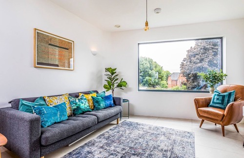 Chichester Apartment | Pass the Keys | Modern 2 Bedroom City Apartment With Parking