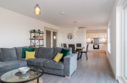 Newhaven Apartment | Pass the Keys | Modern 3Bed Flat with Free Parking and Stunning Views