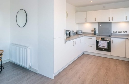 Newhaven Apartment | Pass the Keys | Modern 3Bed Flat with Free Parking and Stunning Views