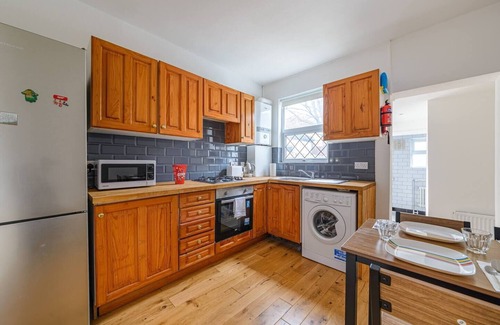 Stratford House | Pass the Keys | Modern Simplicity 10mins from Westfield, Stratford
