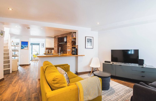 Canonbury House | Pass the Keys | Modern & Stylish Garden Home in Islington