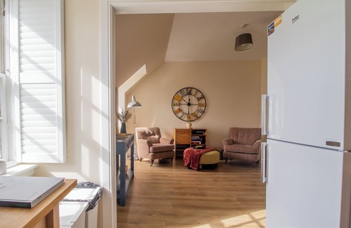 Paisley Apartment | Pass the Keys | Paisley Centre close to Abbey