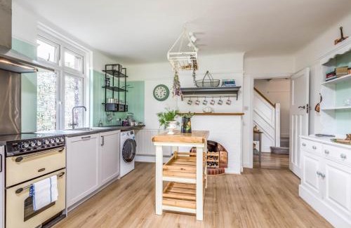 Birdham House | Pass the Keys Pretty Three Bedroomed home near the Beach