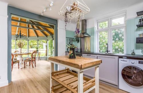 Birdham House | Pass the Keys Pretty Three Bedroomed home near the Beach
