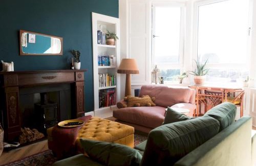 East End Apartment | Pass the Keys Quirky, Cosy, Entire Flat in Trendy area