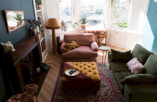 East End Apartment | Pass the Keys Quirky, Cosy, Entire Flat in Trendy area