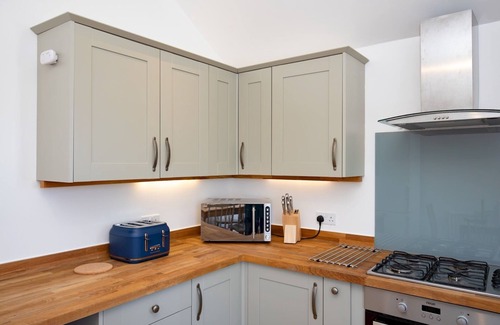 Burnham-on-Sea Apartment | Pass the Keys | Stylish 2 Bed Flat near Beach+M5