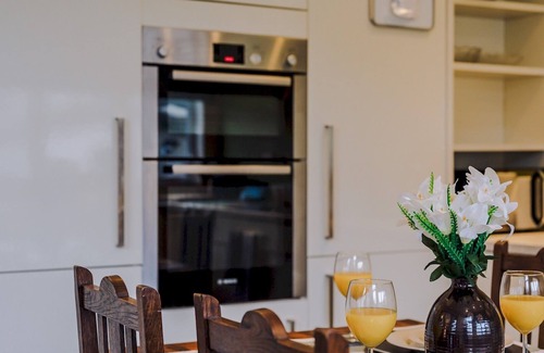 Fallowfield House | Pass the Keys | Spacious 5 Bed House Sleeps up to 12
