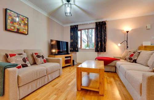 Cambridge House | Pass the Keys Spacious Modern Home near River Cam Free Parking