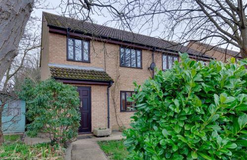 Cambridge House | Pass the Keys Spacious Modern Home near River Cam Free Parking