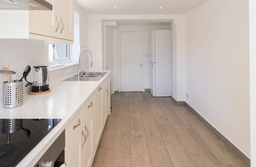 Oval House | Pass the Keys | Spacious and bright maisonette in central London