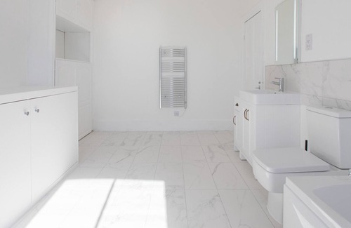 Oval House | Pass the Keys | Spacious and bright maisonette in central London