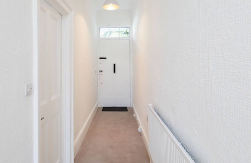 Oval House | Pass the Keys | Spacious and bright maisonette in central London