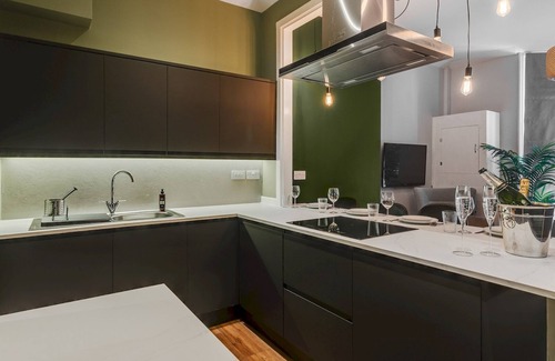 Liverpool House | Pass the Keys | Stylish Aigburth Flat, Sleeps 12