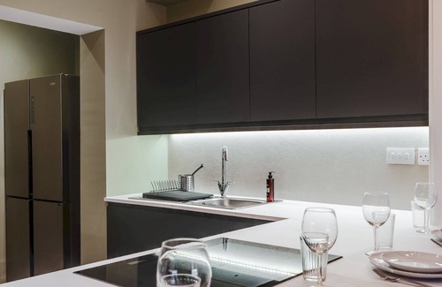 Liverpool House | Pass the Keys | Stylish Aigburth Flat, Sleeps 12