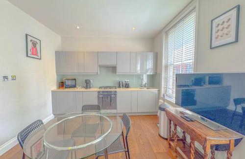 Soho Apartment | Pass the Keys Stylish 1 bed Soho Flat