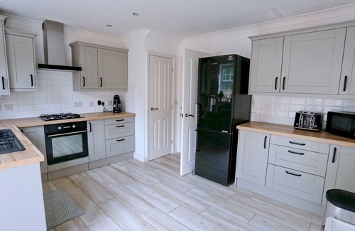 Salford House | Pass the Keys | Stylish House With Balcony Close To AO Arena