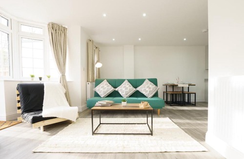 Barnhill House | Pass the Keys Stylish Home in Wembley Park