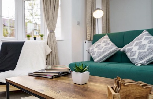 Barnhill House | Pass the Keys Stylish Home in Wembley Park