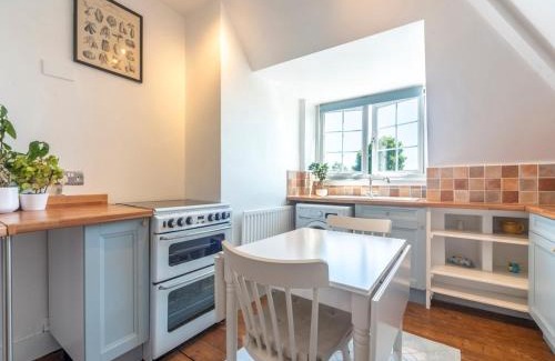 East Molesey Apartment | Pass the Keys Victorian Flat A Stones Throw From Hampton Court