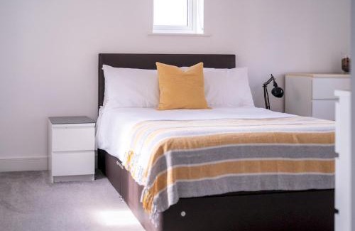 Bicester House | Pass The Keys Whitelands Way Large Family Home 8 plus 2 near Bicester Village