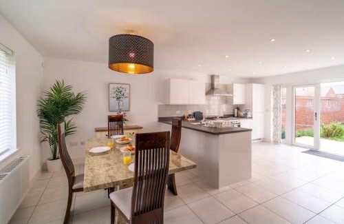 Bicester House | Pass The Keys Whitelands Way Large Family Home 8 plus 2 near Bicester Village
