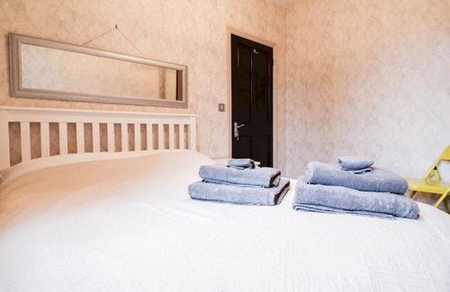 Stratford House | Pass the Keys | Your London Base with Garden