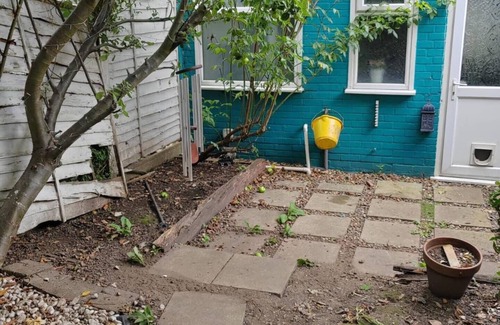 Stratford House | Pass the Keys | Your London Base with Garden