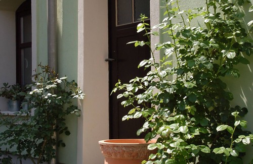 Lockwitz Apartment | Past straw Manufactory Dresden with industrial charm & Baroque splendor