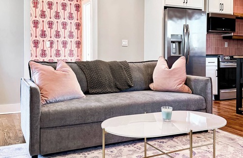 Talbot's Corner Apartment | Pastel Dreams - Dreamy Apt Suite in East Nash