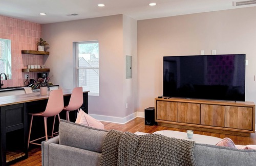 Talbot's Corner Apartment | Pastel Dreams - Dreamy Apt Suite in East Nash