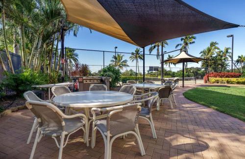 Palm Beach Apartment | Pastel Drift - Beachfront Haven by Dining & Parks