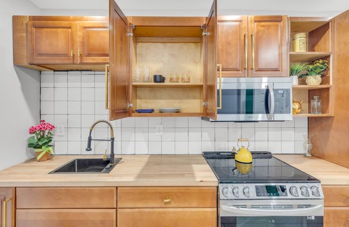 North Philadelphia West Apartment | Patio Central City W Oxford St 1BR