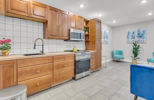 North Philadelphia West Apartment | Patio Central City W Oxford St 1BR