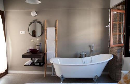 La Goleta Apartment | Patio de Arance