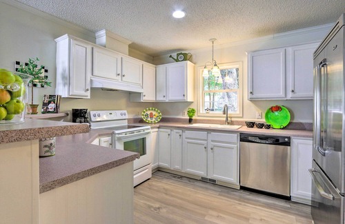 Olde Town House | Patio & Gas Grill: Charming Bluffton Escape!
