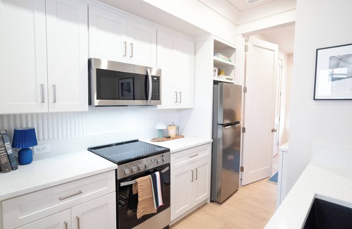 Downtown House | PatioPad~UltraWalkable~Fenced~Pets~Design2Delight!