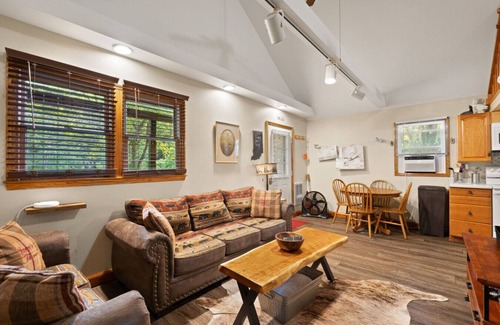 Birdseye Cabin | Patoka Lake, Stones Throw Cabin