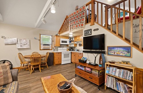 Birdseye Cabin | Patoka Lake, Stones Throw Cabin