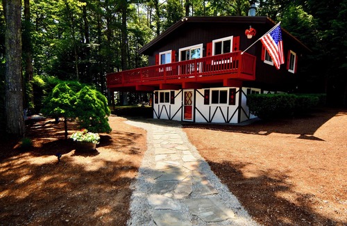 Meredith House | Patrician Shores 4 BR Winnipesaukee access partial water views