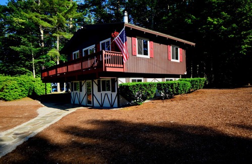 Meredith House | Patrician Shores 4 BR Winnipesaukee access partial water views